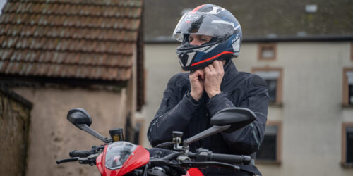 Système de freinage antiblocage et antipatinage sur les motos