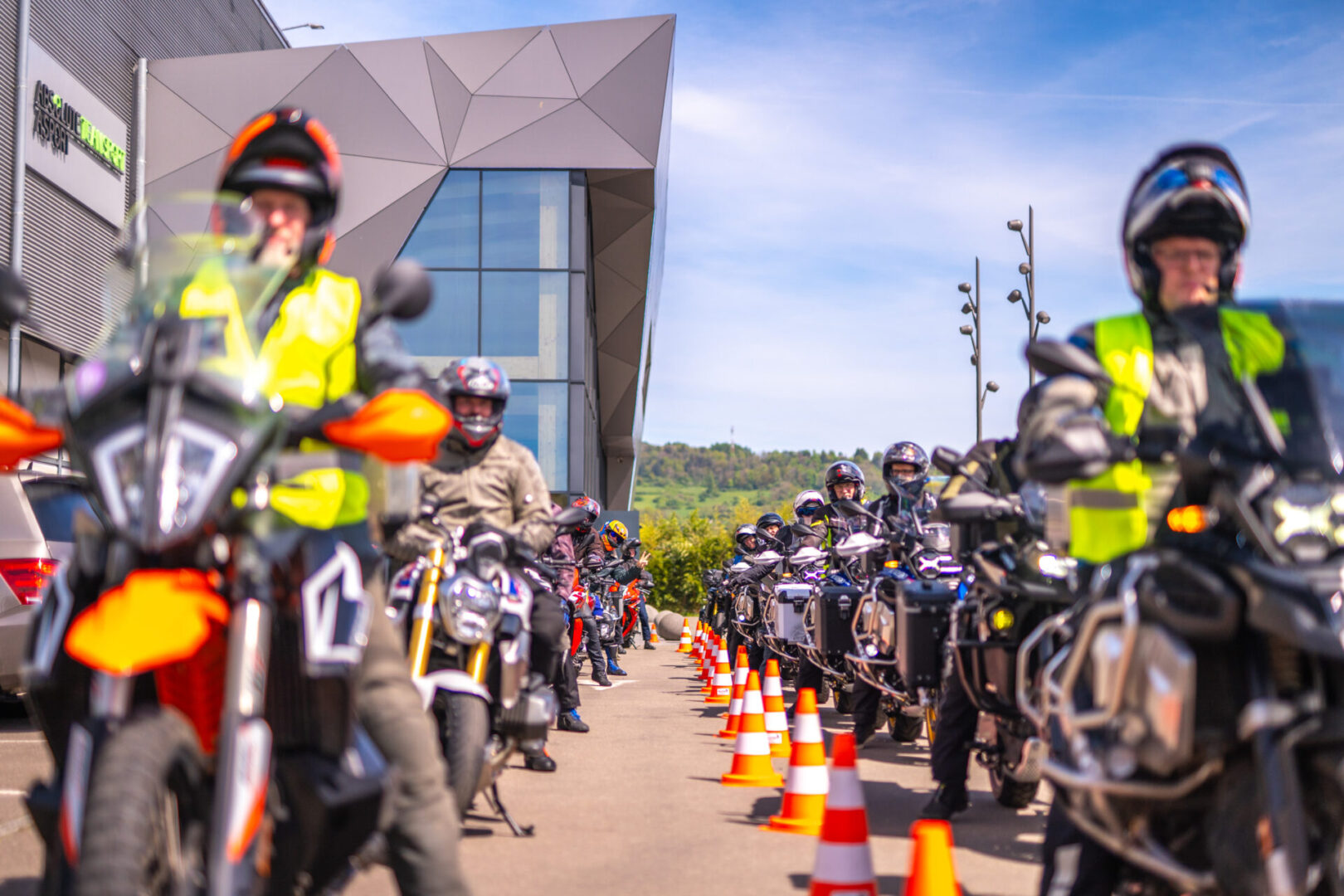150 motards lors de la Season Start 2025