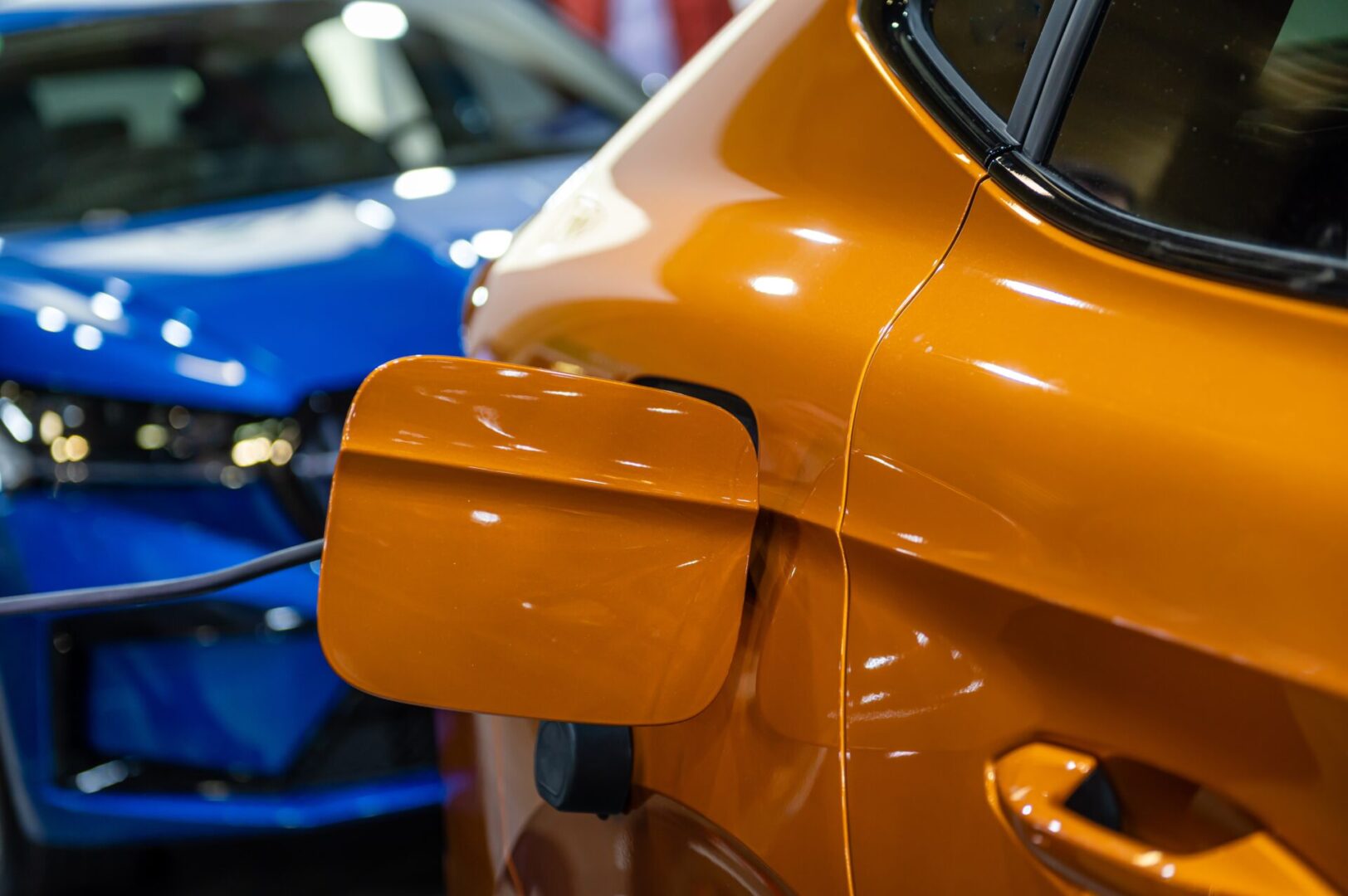 L’électrique talonne l’hybride en août